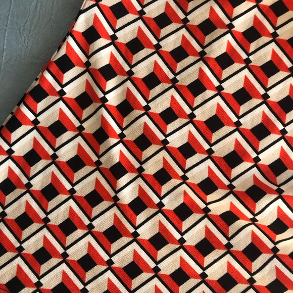 NWT Melanie Lyne Patterned Office Casual Red and Black Blouse - Picture 5 of 6